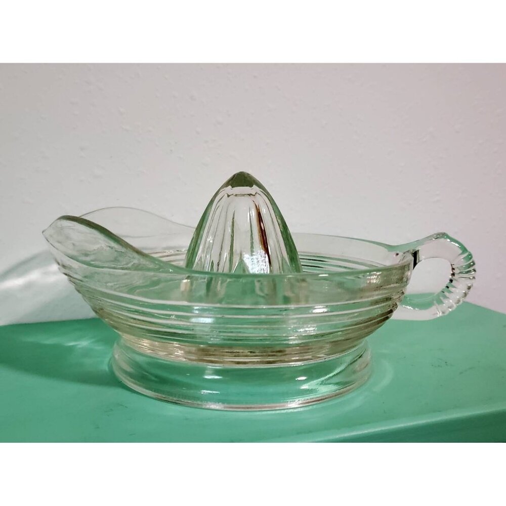Citrus  Reamer, Glass Grapefruit Citrus  Reamer with Horizontal Ribs